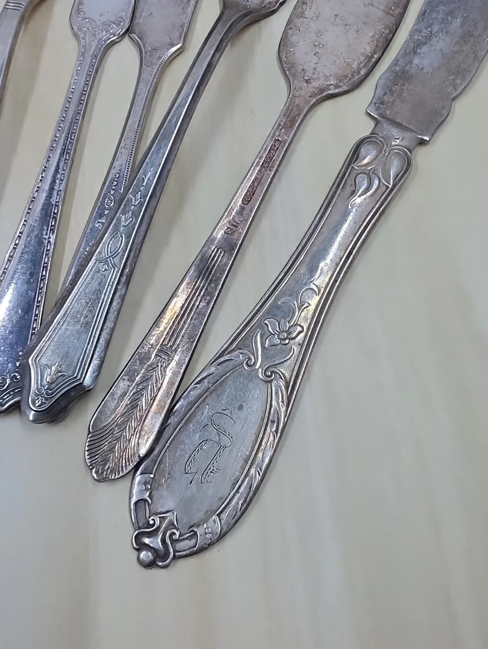 Vintage & Antique Butter Knives Silverplate Stainless Set Of 12 Mix-n-Match